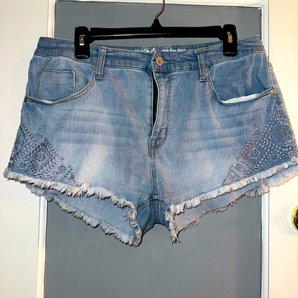 Jean Shorts - Picture 1 of 5